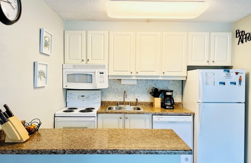 Kihei Condo | Beautiful Kihei Kai Nani 162, 1BR Condo by Kamaole Beach 2, Cal King, Wi-Fi, W/D