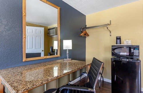 Clovis Hotel | Econo Lodge Clovis