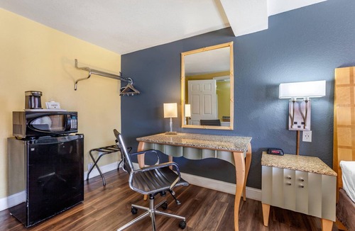 Clovis Hotel | Econo Lodge Clovis