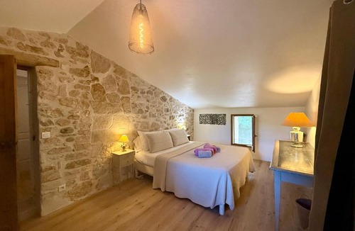 Rustrel House | La Source