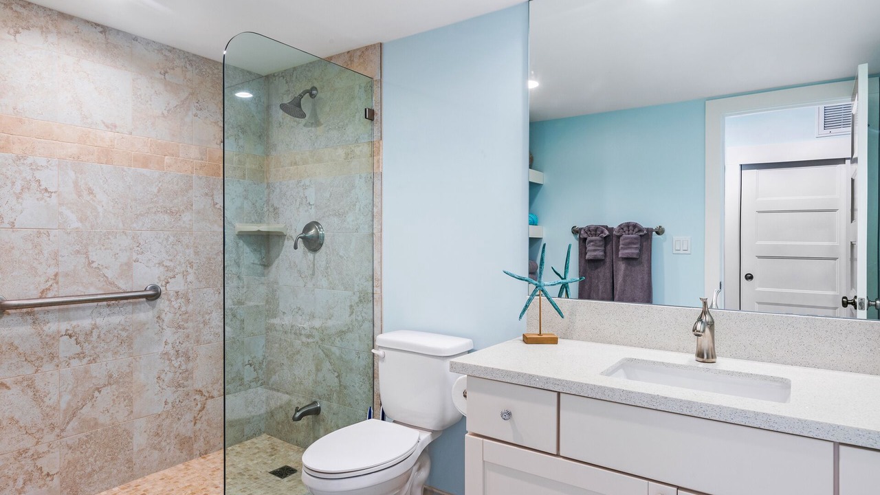 Photo of Bathroom in Historic Lahaina Front Street