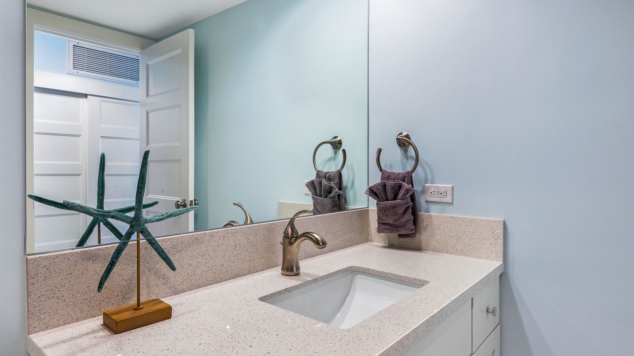 Photo of Bathroom in Historic Lahaina Front Street