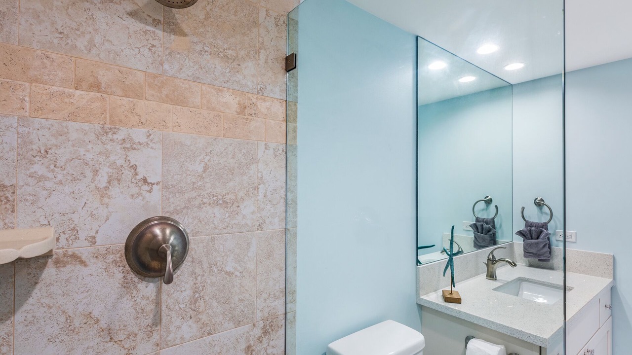 Photo of Bathroom in Historic Lahaina Front Street